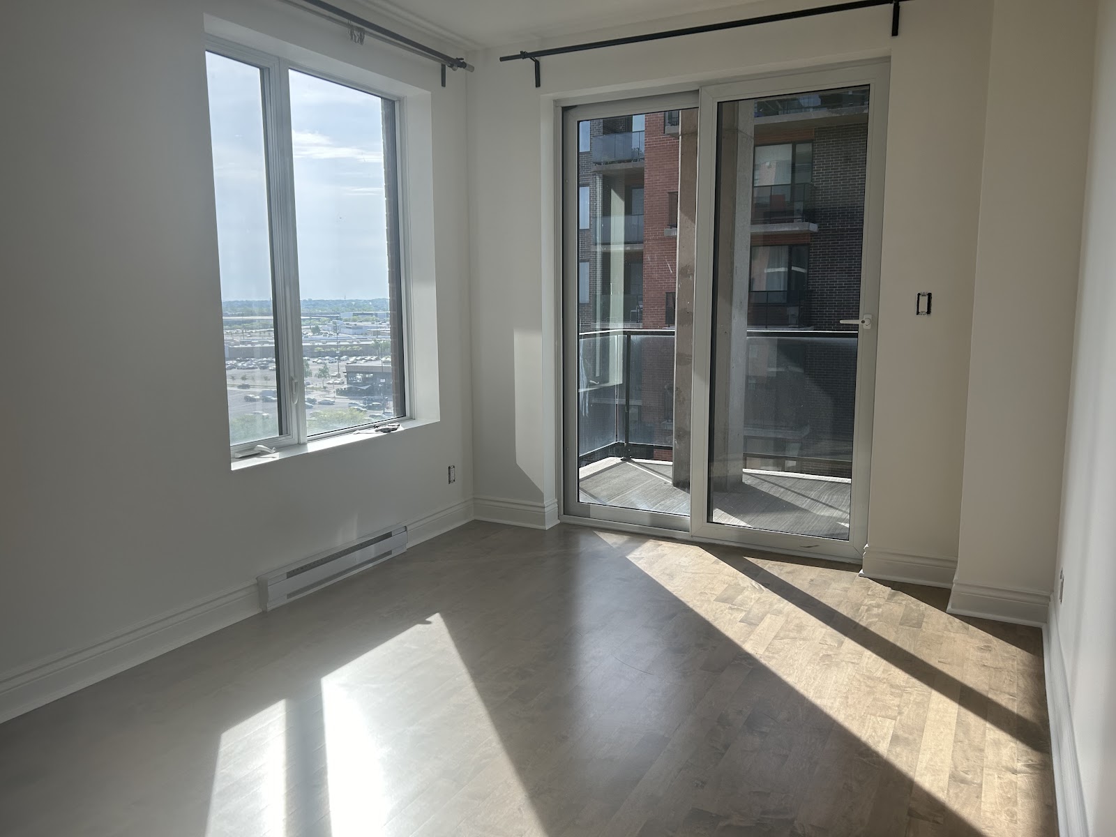 Sparkling bathroom cleaned by Dust 2 Shine — Montreal